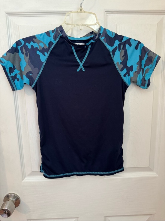 32 Degrees Cool Other - 32 Degrees Cool Kids Active Tee Camo
Trim Tech Shirt Size S 7/8. EUC